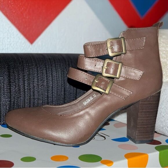 Refresh Ankle Boots NWT Vintage-Inspired Brown Buckle Block Heel 10 (Fits 9/9.5) - Picture 13 of 16